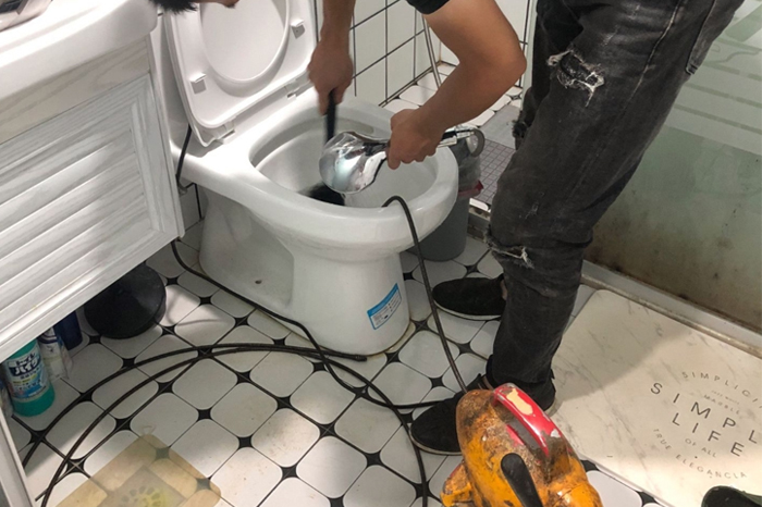 打安镇疏通下水道