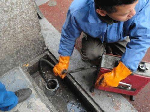 打安镇疏通下水道