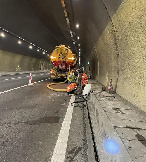 打安镇隧道排水渠清淤